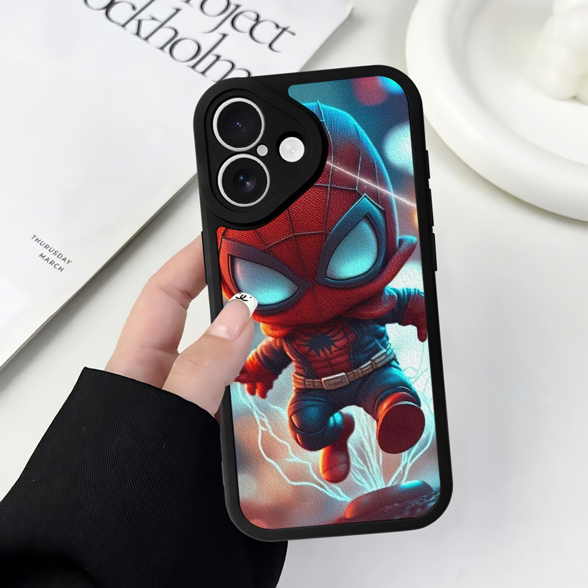 Spider Man スパイダーマン 【iPhone 16シリーズ対応】シリコンスマホケース（レザー調） 材質：シリコン